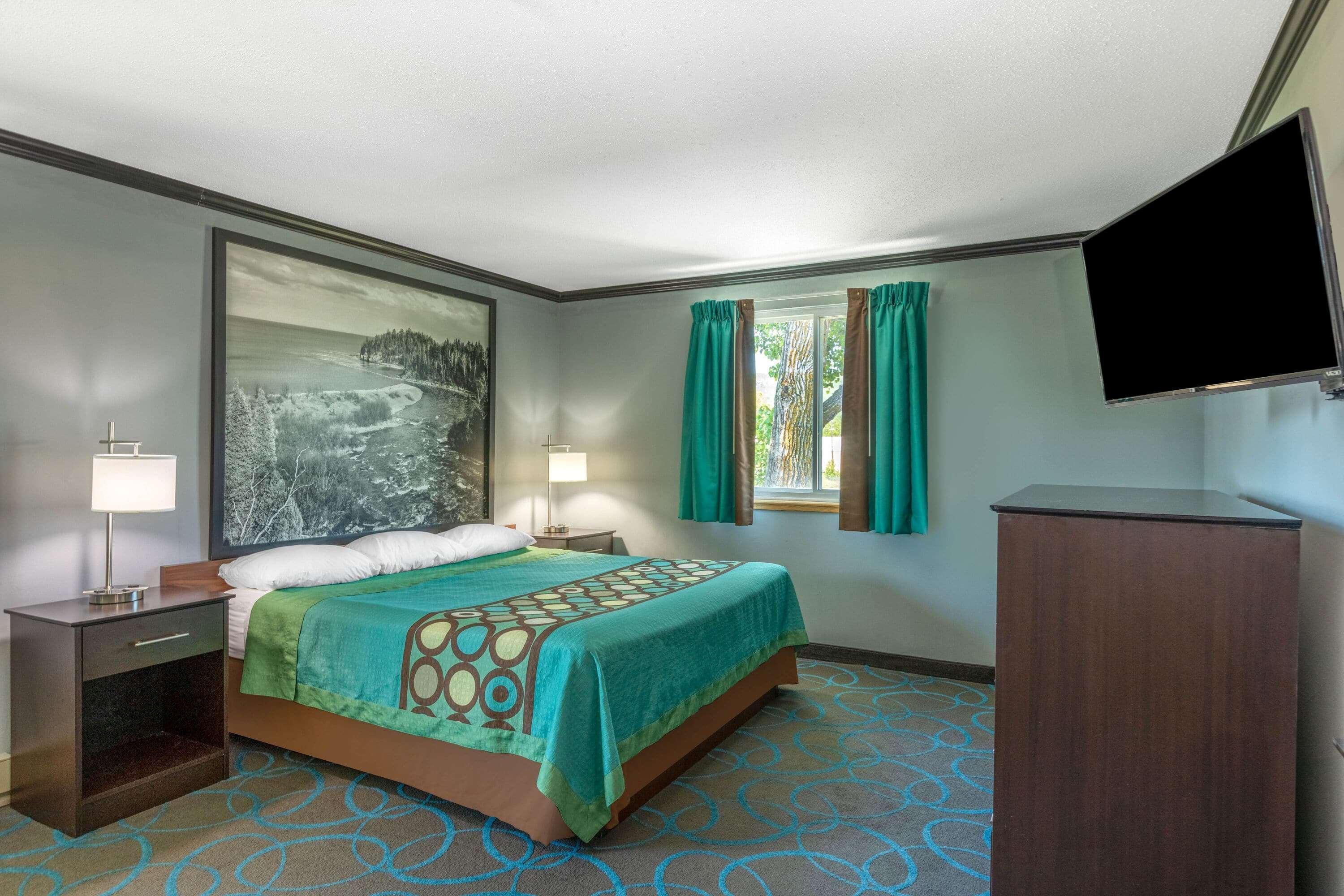 Super 8 By Wyndham Hotel 2*